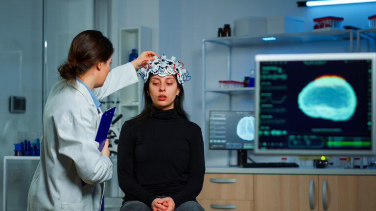 How to tell if sinus infection has spread to brain? in a webp image.